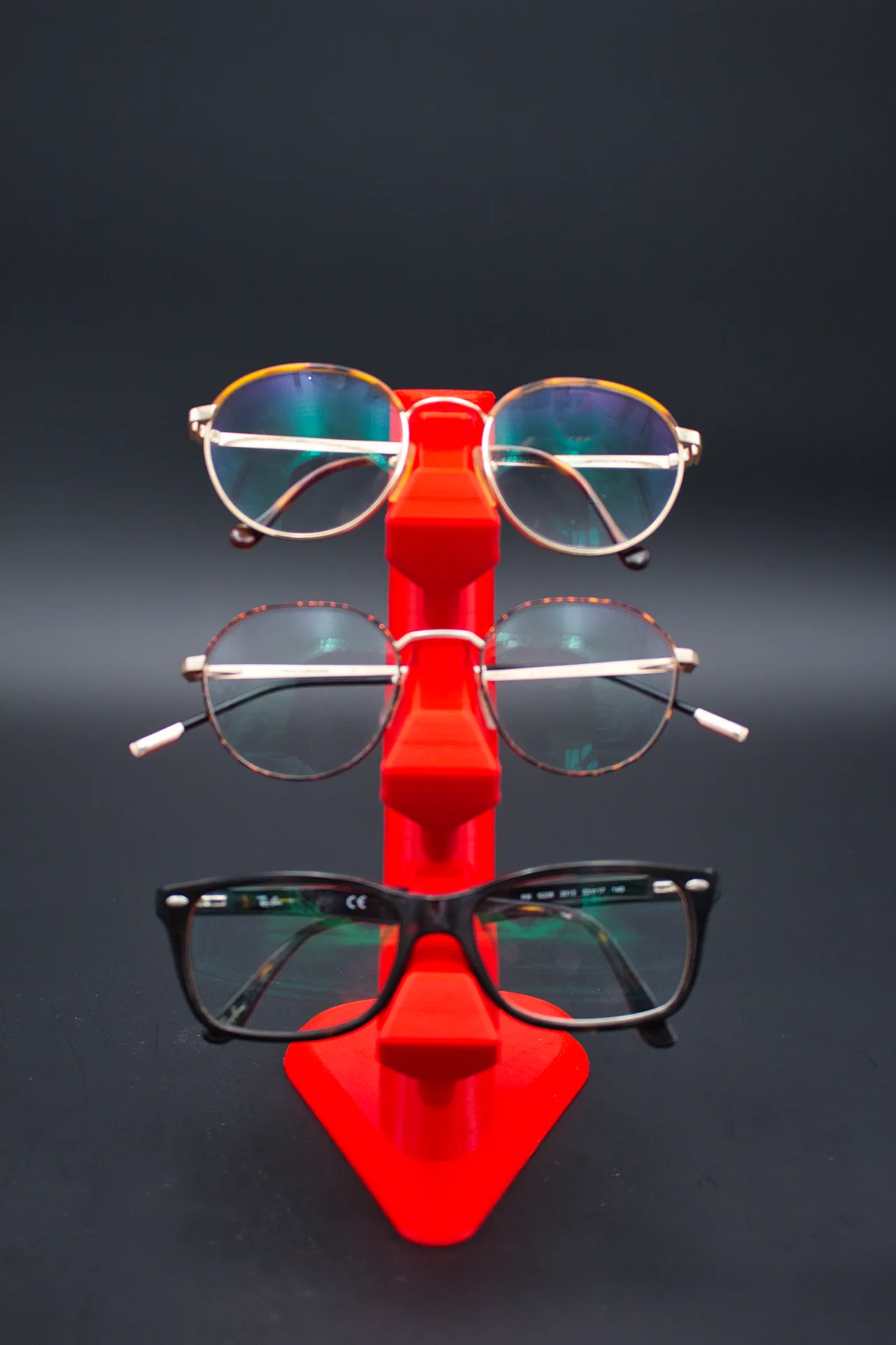 Brillenhalter Alpha mit drei Brillen