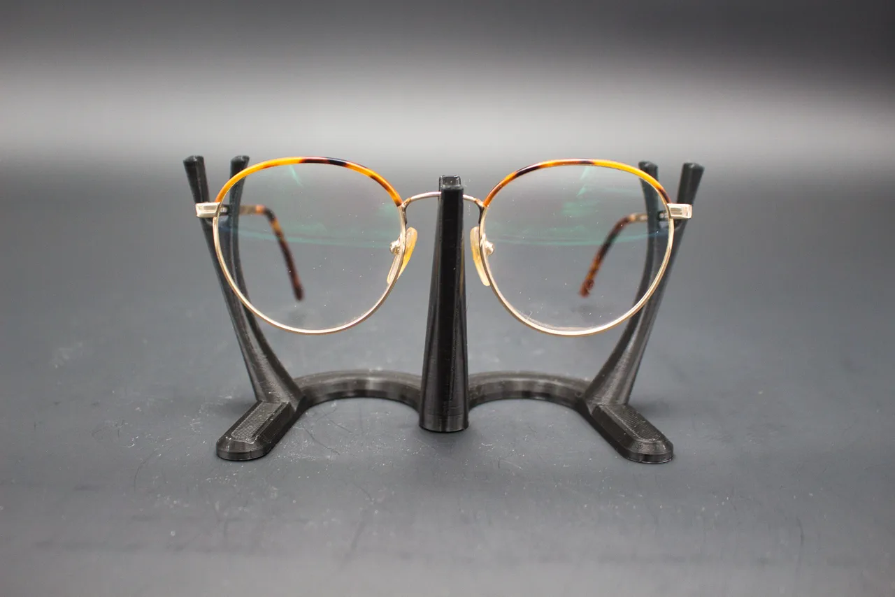 Brillenhalter Delta (schwarz) mit Brille